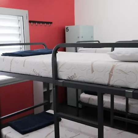 Hellobcn Youth Hostel *