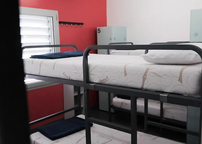 Hellobcn Youth Hostel *